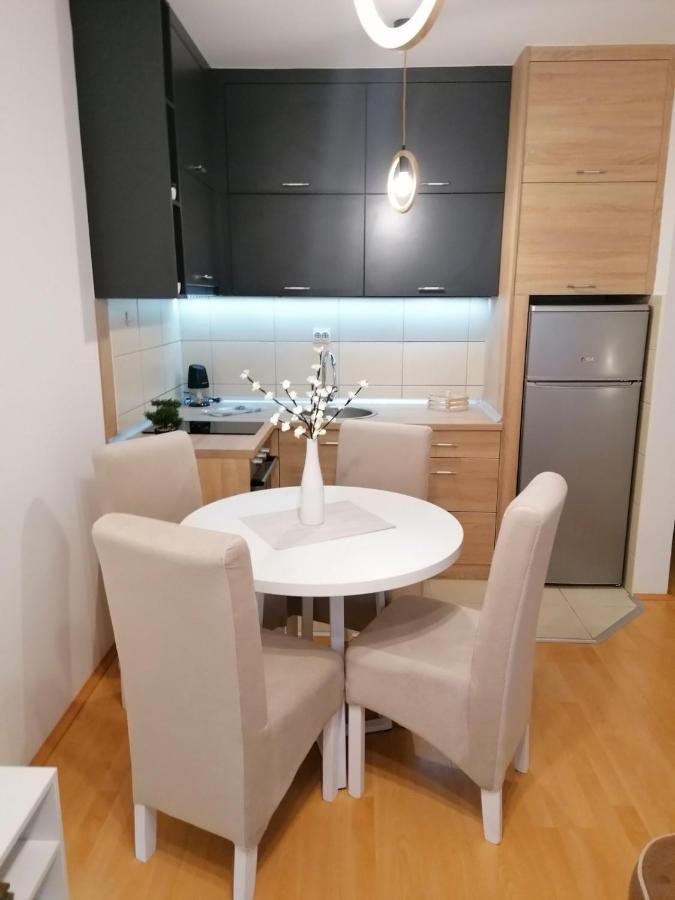 Emili Apartman 雅戈丁那 外观 照片
