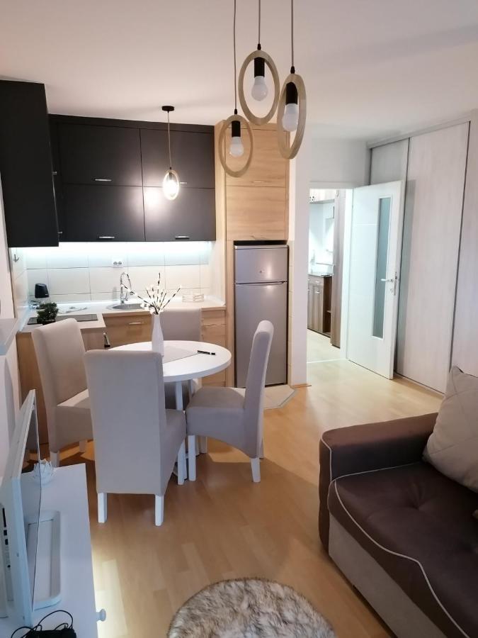 Emili Apartman 雅戈丁那 外观 照片