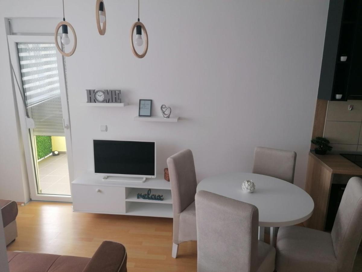 Emili Apartman 雅戈丁那 外观 照片