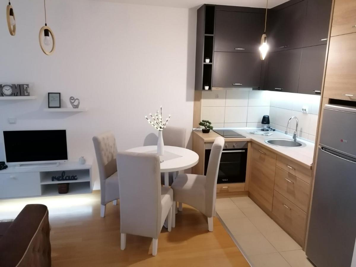 Emili Apartman 雅戈丁那 外观 照片