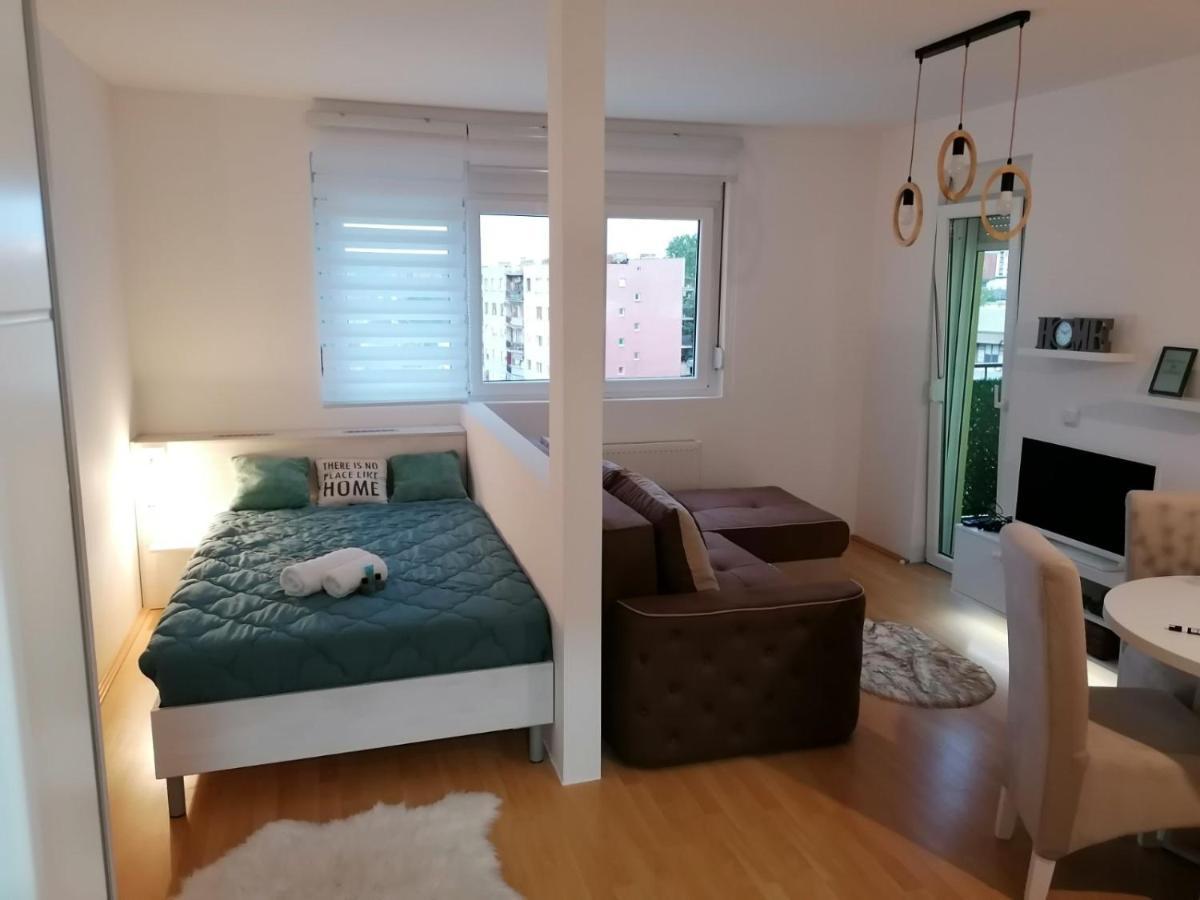 Emili Apartman 雅戈丁那 外观 照片