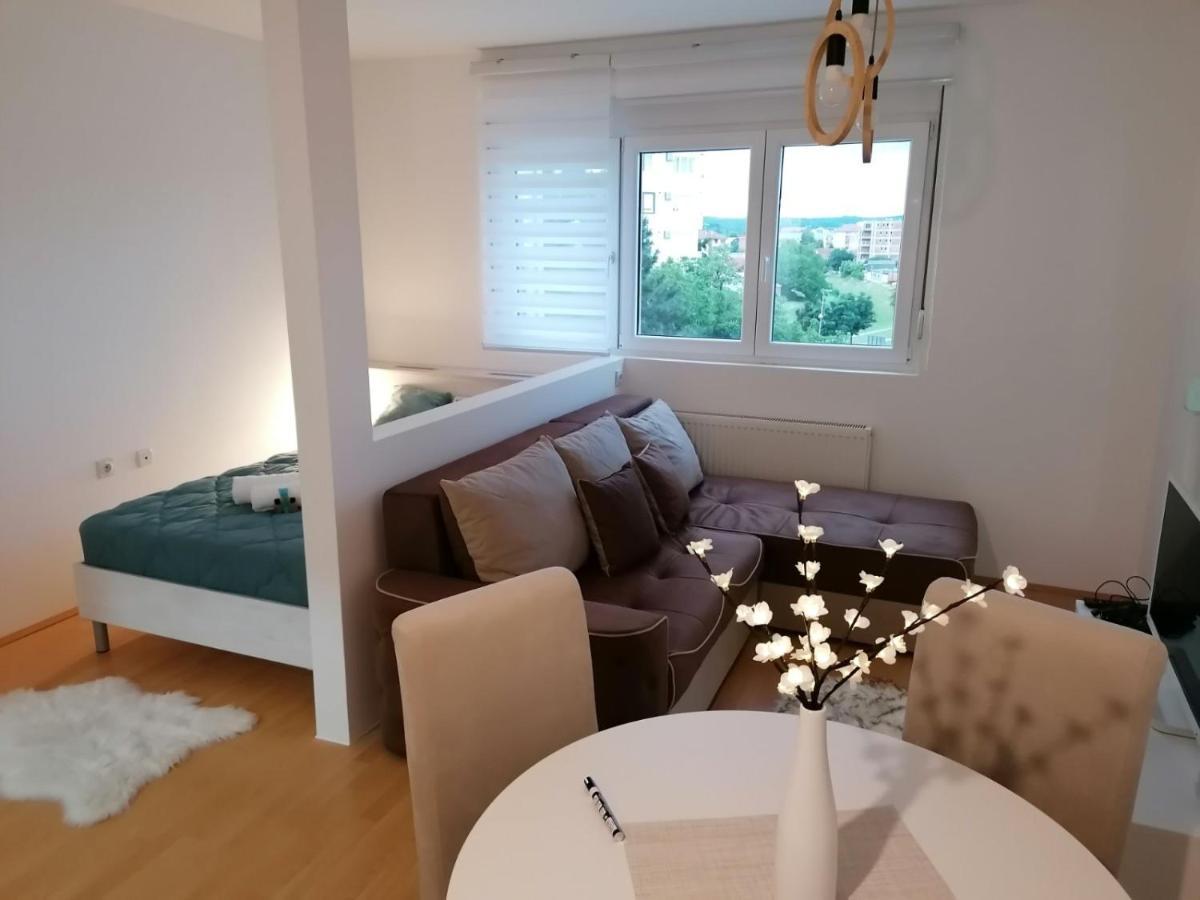 Emili Apartman 雅戈丁那 外观 照片