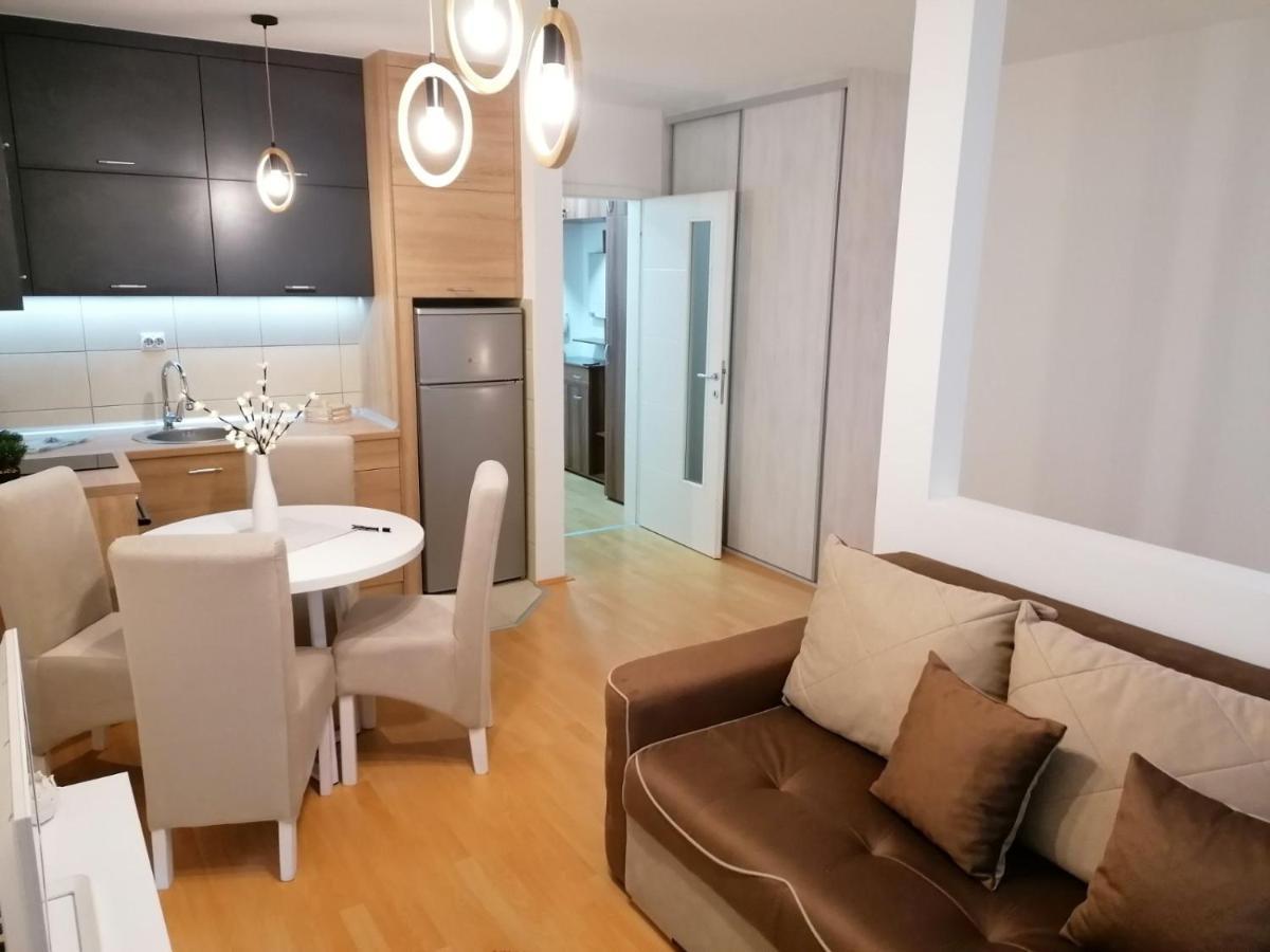 Emili Apartman 雅戈丁那 外观 照片