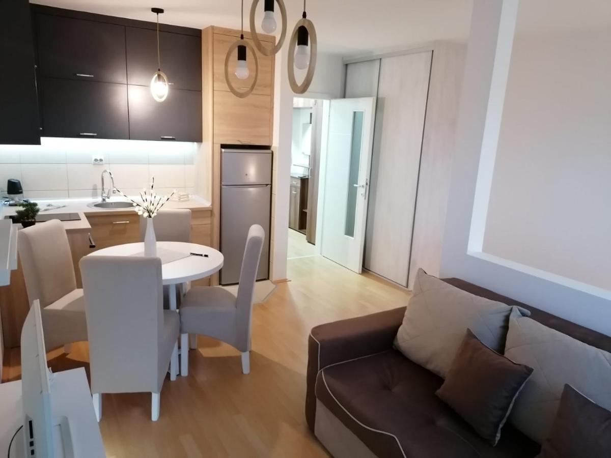 Emili Apartman 雅戈丁那 外观 照片