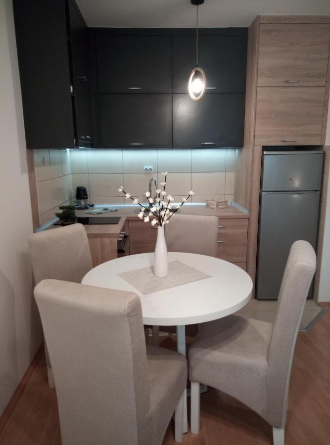 Emili Apartman 雅戈丁那 外观 照片