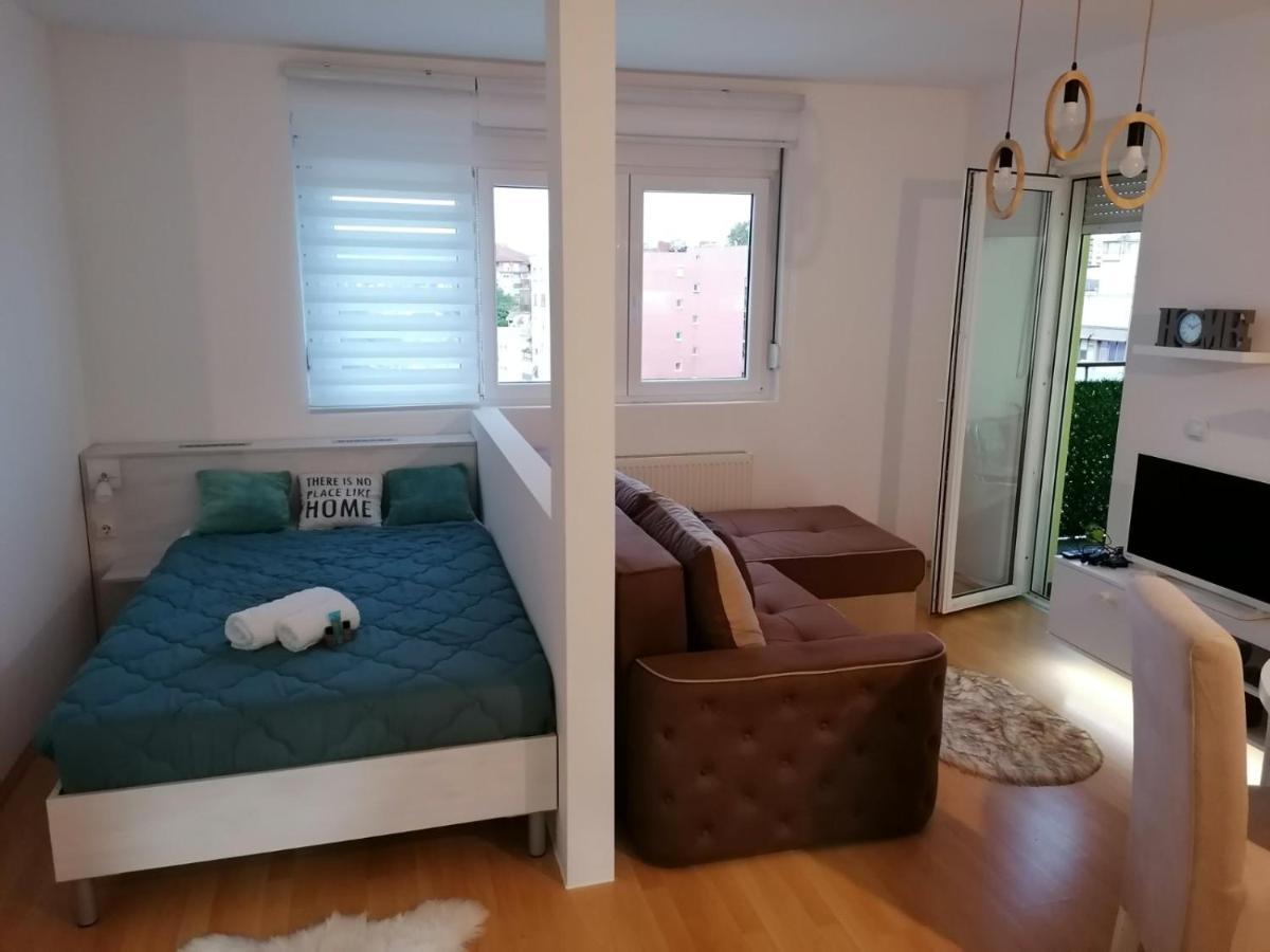 Emili Apartman 雅戈丁那 外观 照片